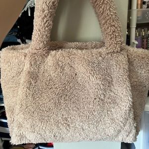 NWOT Medium size Sherpa over the shoulder bag
